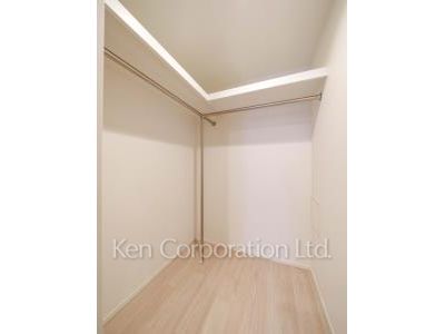 Walk-In Closet ※Photo of the same layout on 3 floor. Decoration and fixture may differ.