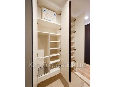 Shoes Closet