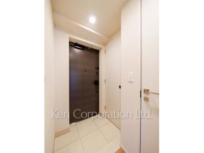 Entrance ※Photo of the same layout on 6 floor. Decoration and fixture may differ.