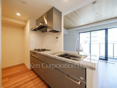 Kitchen ※Photo of the same layout on 6 floor. Decoration and fixture may differ.