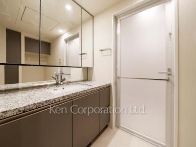 Powder Room ※Photo of the same layout on 6 floor. Decoration and fixture may differ.