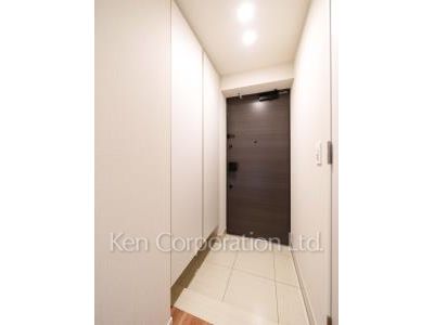 Entrance ※Photo of the same layout on 9 floor. Decoration and fixture may differ.