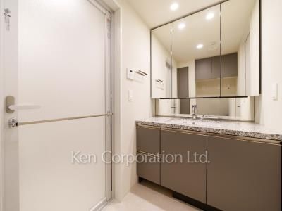 Powder Room ※Photo of the same layout on 9 floor. Decoration and fixture may differ.