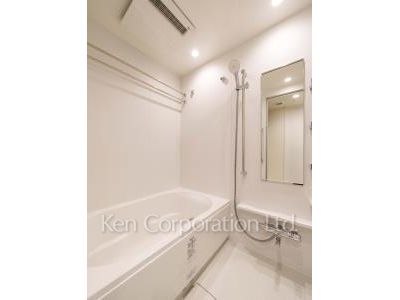Bath ※Photo of the same layout on 9 floor. Decoration and fixture may differ.