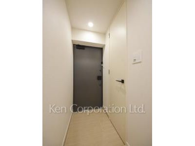 Entrance ※Photo of the same layout on 14 floor. Decoration and fixture may differ.