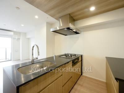 Kitchen ※Photo of the same layout on 14 floor. Decoration and fixture may differ.