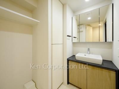 Powder Room ※Photo of the same layout on 14 floor. Decoration and fixture may differ.