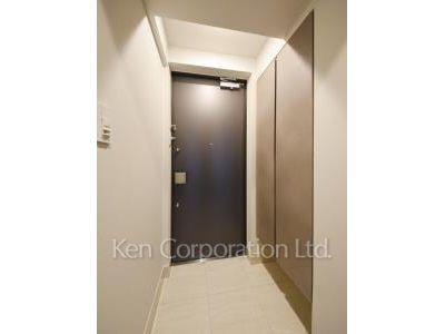Entrance ※Photo of the same layout on 4 floor. Decoration and fixture may differ.