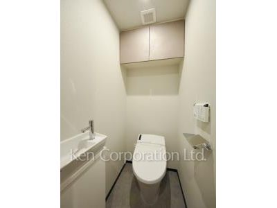 Lavatory ※Photo of the same layout on 4 floor. Decoration and fixture may differ.