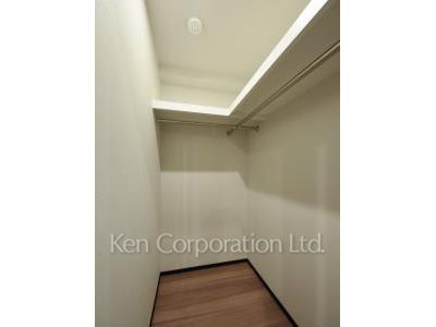 Walk-In Closet ※Photo of the same layout on 4 floor. Decoration and fixture may differ.