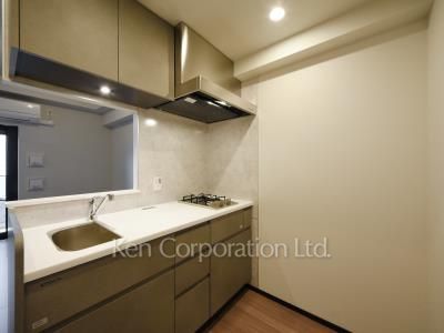 Kitchen ※Photo of the same layout on 4 floor. Decoration and fixture may differ.