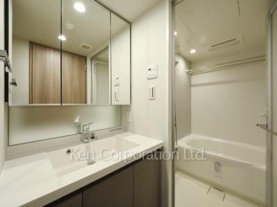 Powder Room ※Photo of the same layout on 4 floor. Decoration and fixture may differ.