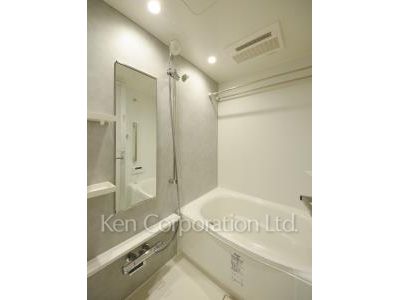 Bath ※Photo of the same layout on 4 floor. Decoration and fixture may differ.