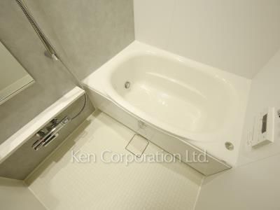 Bath ※Photo of the same layout on 4 floor. Decoration and fixture may differ.