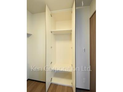 Closet ※Photo of the same layout on 4 floor. Decoration and fixture may differ.