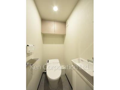 Lavatory ※Photo of the same layout on 10 floor. Decoration and fixture may differ.