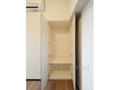 Closet ※Photo of the same layout on 10 floor. Decoration and fixture may differ.