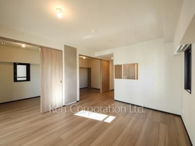 Living-Dining ※Photo of the same layout on 10 floor. Decoration and fixture may differ.
