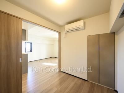 Bedroom ※Photo of the same layout on 10 floor. Decoration and fixture may differ.