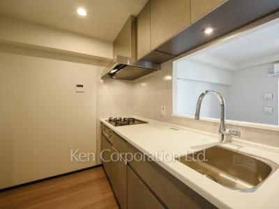 Kitchen ※Photo of the same layout on 10 floor. Decoration and fixture may differ.