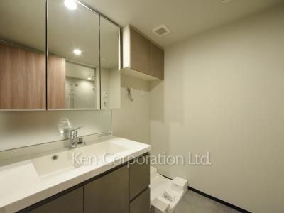 Powder Room ※Photo of the same layout on 10 floor. Decoration and fixture may differ.