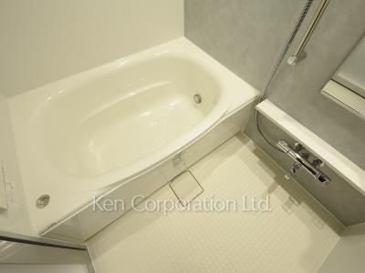 Bath ※Photo of the same layout on 10 floor. Decoration and fixture may differ.