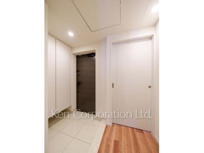 Entrance ※Photo of the same layout on 4 floor. Decoration and fixture may differ.