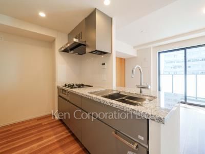 Kitchen ※Photo of the same layout on 4 floor. Decoration and fixture may differ.