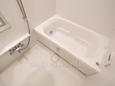 Bath ※Photo of the same layout on 4 floor. Decoration and fixture may differ.