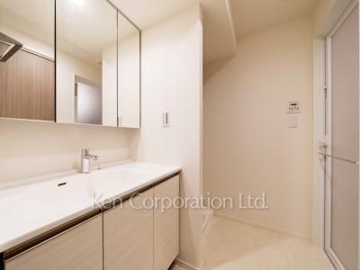 Powder Room ※Photo of the same layout on 6 floor. Decoration and fixture may differ.