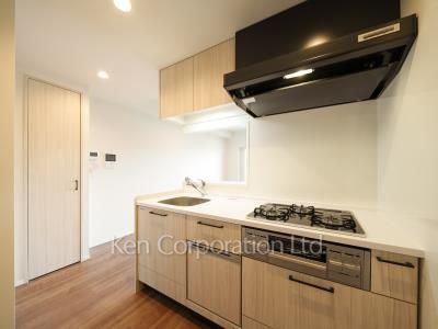 Kitchen ※Photo of the same layout on 3 floor. Decoration and fixture may differ.