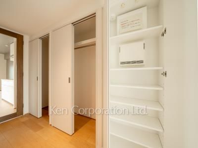 Closet ※Photo of the same layout on 9 floor. Decoration and fixture may differ.