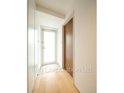 Entrance ※Photo of the same layout on 9 floor. Decoration and fixture may differ.