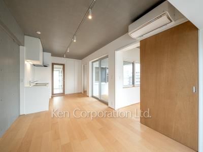 Living-Dining ※Photo of the same layout on 9 floor. Decoration and fixture may differ.