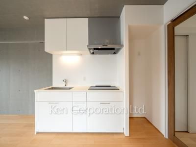 Kitchen ※Photo of the same layout on 9 floor. Decoration and fixture may differ.