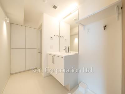 Powder Room ※Photo of the same layout on 9 floor. Decoration and fixture may differ.