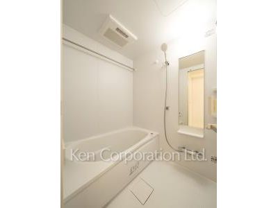 Bath ※Photo of the same layout on 9 floor. Decoration and fixture may differ.
