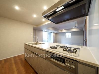Kitchen ※Photo of the same layout on 2 floor. Decoration and fixture may differ.
