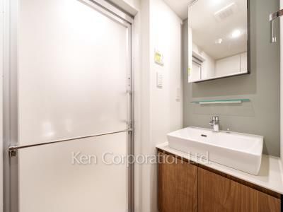 Powder Room ※Photo of the same layout on 2 floor. Decoration and fixture may differ.