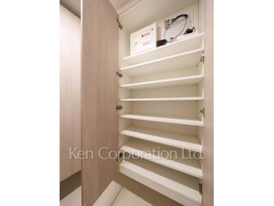 Shoes Closet ※Photo of the same layout on 4 floor. Decoration and fixture may differ.