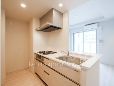 Kitchen ※Photo of the same layout on 4 floor. Decoration and fixture may differ.