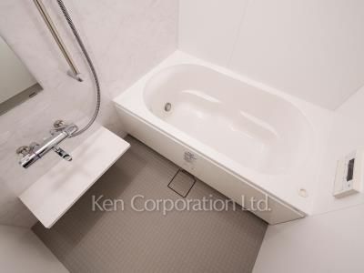 Bath ※Photo of the same layout on 4 floor. Decoration and fixture may differ.