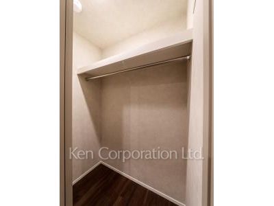 Walk-In Closet ※Photo of the same layout on 2 floor. Decoration and fixture may differ.