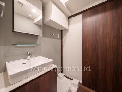 Powder Room ※Photo of the same layout on 2 floor. Decoration and fixture may differ.
