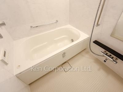 Bath ※Photo of the same layout on 3 floor. Decoration and fixture may differ.