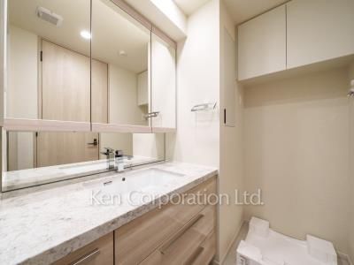 Powder Room ※Photo of the same layout on 3 floor. Decoration and fixture may differ.