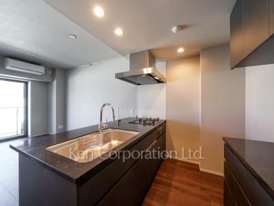 Kitchen ※Photo of the same layout on 4 floor. Decoration and fixture may differ.