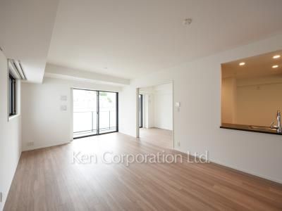 Living-Dining ※Photo of the same layout on 4 floor. Decoration and fixture may differ.