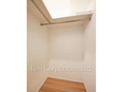Walk-In Closet ※Photo of the same layout on 4 floor. Decoration and fixture may differ.