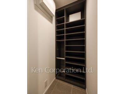 Shoes-In Closet ※Photo of the same layout on 4 floor. Decoration and fixture may differ.